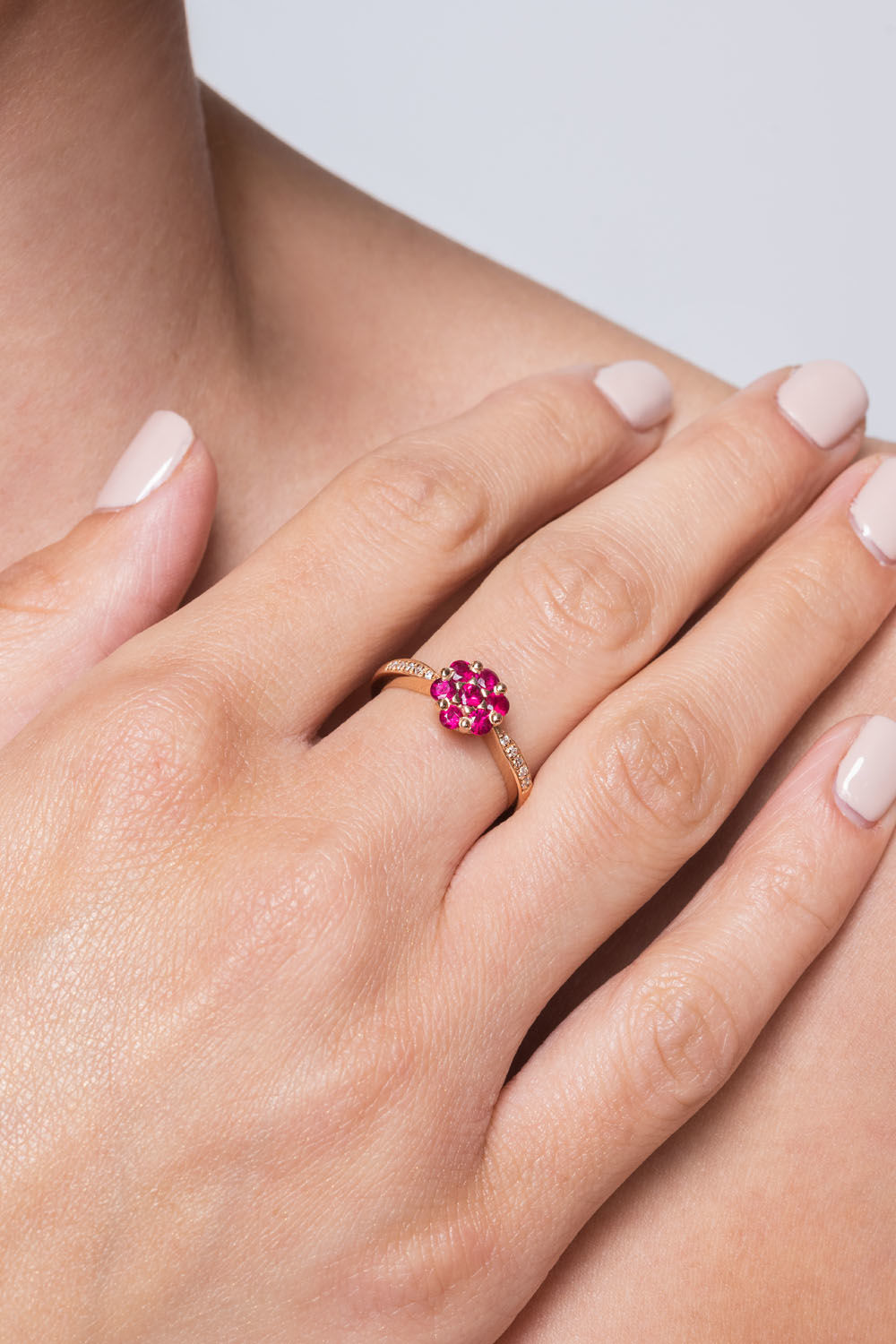Δαχτυλίδι Secret Garden από ροζ χρυσό 18K με ρουμπίνι και διαμάντια μπριγιάν