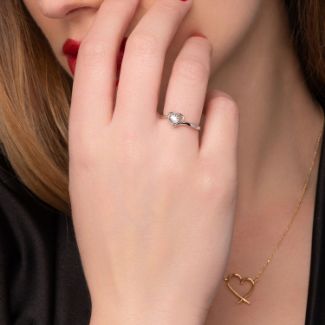 Δαχτυλίδι LiLaLove από λευκό χρυσό 18K με διαμάντια μπριγιάν