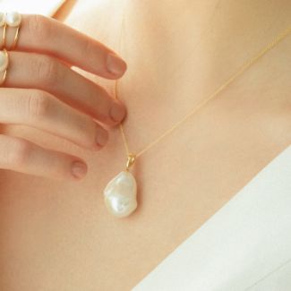 Μενταγιόν Pearls από χρυσό 18K με μαργαριτάρι μπαρόκ