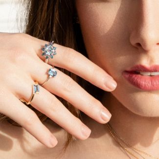 Δαχτυλίδι Secret Garden από χρυσό 18K με London blue topaz  και διαμάντια μπριγιάν